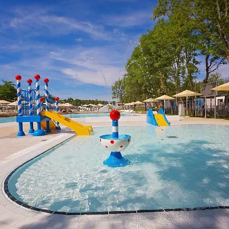 Caravans Bijela Uvala * 波雷奇