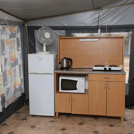 营地 Caravans Bijela Uvala *