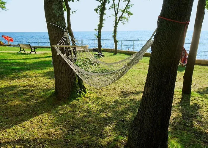 Caravans Bijela Uvala 营地 波雷奇