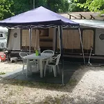 Caravans Bijela Uvala פורץ