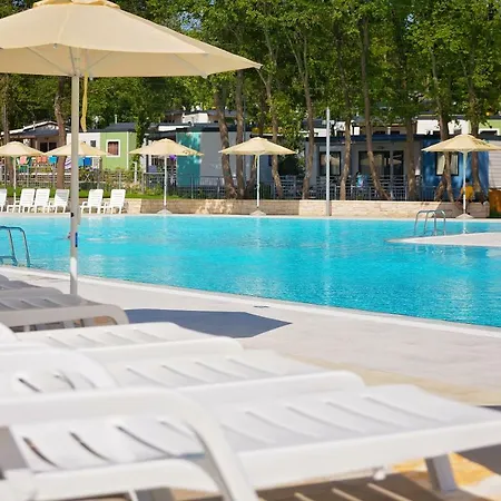 Caravans Bijela Uvala Camping