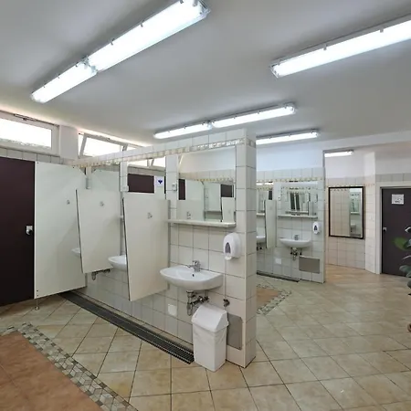 Caravans Bijela Uvala Кемпінг *